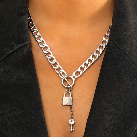 Chunky Curb Chain Lock and Key Toggle Necklace - Picture 2 of 7
